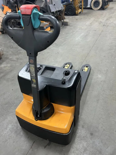 Paleciak Jungheinrich elektryczny