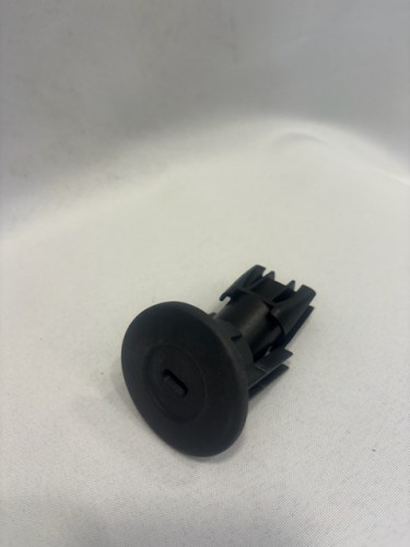 Przycisk klapy baterii STILL RX70-50